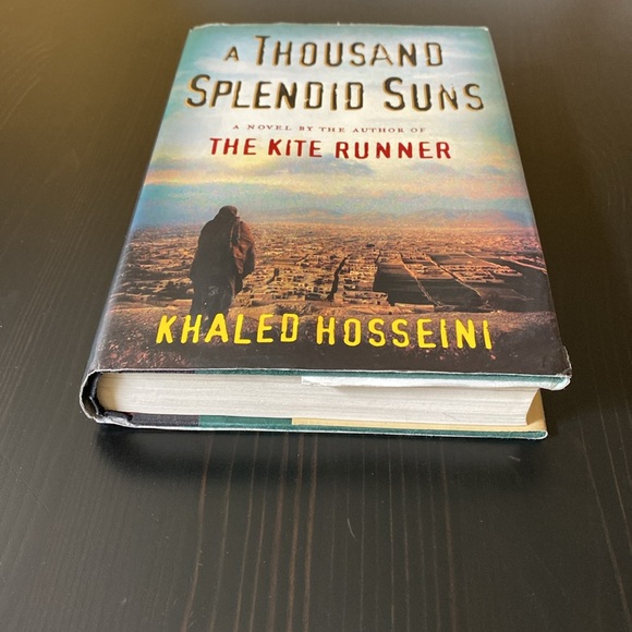 A Thousand Splendid Suns - Khaled Hosseini (Copy 2) - Picture 9 of 14